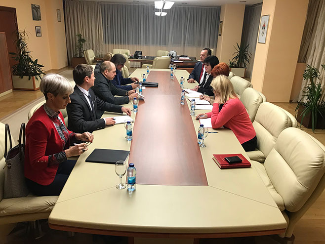 Sastanak sa predstavnicima Zarubežnjevta - Foto: RTRS