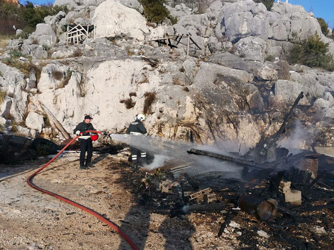 Trebinje - požar (Foto:Teritorijalna vatrogasna jedinica Trebinje) - 