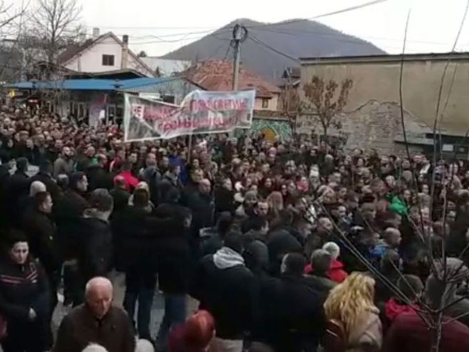 Hiljade Srba u litiji na Kosovu i Metohiji (foto: Facebook / Kosovo Sever portal) - 