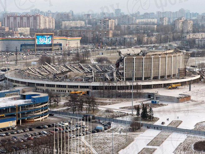 Urušio se krov stadiona u Rusiji (foto: fontanka.ru) - 