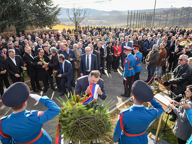 Drakulić - polaganje vijenaca Drakulić - polaganje vijenaca - Foto: SRNA