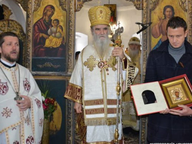 Selektor vaterpolo reprezentacije Crne Gore na liturgiji (Foto: Mitropolija crnogorsko primorska) - 