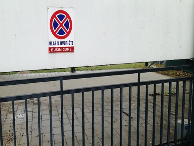 Znak "Bušim gume" (foto: Srpskainfo) - 