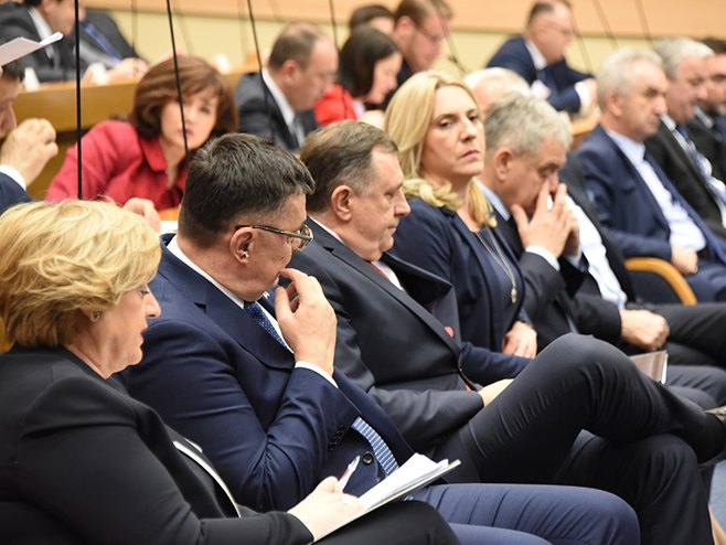 Dodik i Cvijanovićeva na posebnoj sjednici NSRS - Foto: SRNA