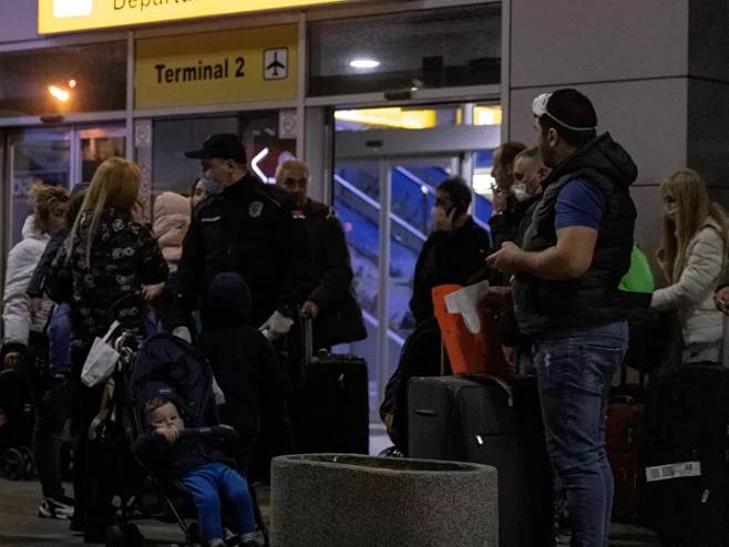 Putnici sletjeli na aerodrome u Beogradu, (Foto:  Tanjug / Andrija Vukelić) - 