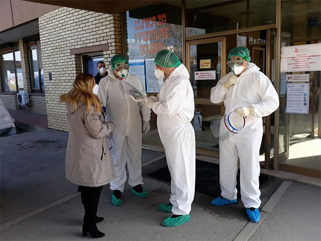 Šeranić posjetio Kliniku za infektivne bolesti UKC RS (Foto: Facebook/Ministarstvo zdravlja i socijalne zaštite) - 