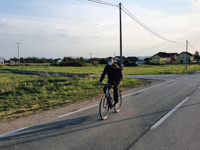 Dodik u rekreativnoj vožnji biciklom - Foto: SRNA