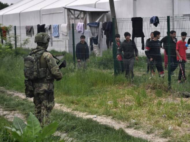 Vojska stigla u Šid (foto: Ministarstvo odbrane Srbije) - 