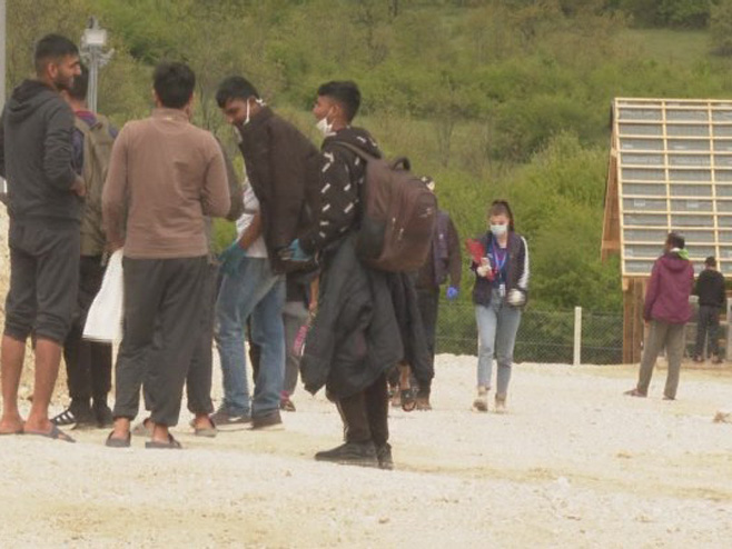 Migranti u Petrovcu - Foto: RTRS