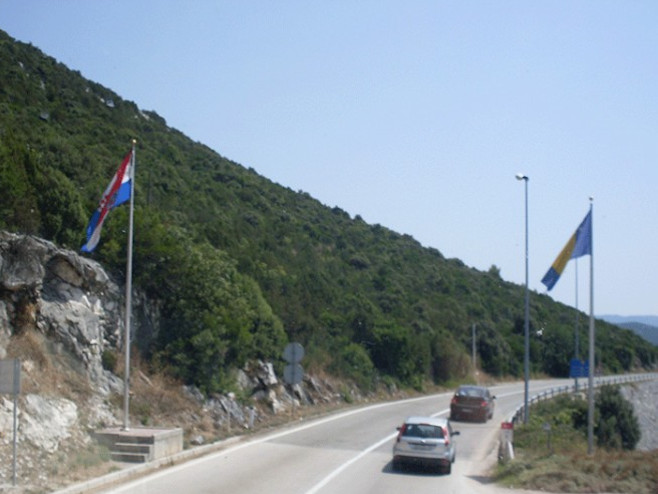 Granični prelaz Hrvatska i BiH (Foto:glassrpske.com) - 