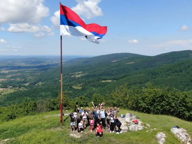 Zastava Srpske na Kozari (foto: Vlado Bašić) Zastava Srpske na Kozari (foto: Vlado Bašić) -