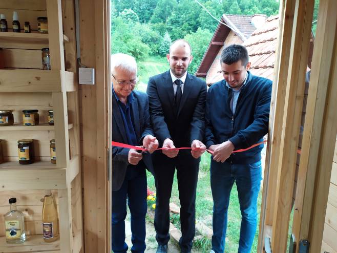 Apiterapijski centar, Gradiška - Foto: SRNA Apiterapijski centar, Gradiška - Foto: SRNA