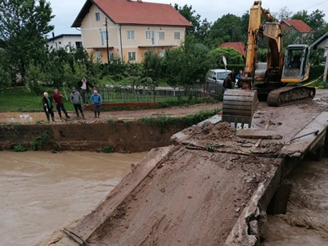 Srušeni most na rijeci Јanji - Foto: RTRS