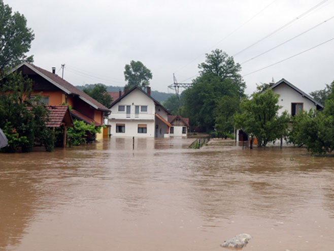 Živinice poplava (foto:A. Bajrić) - 