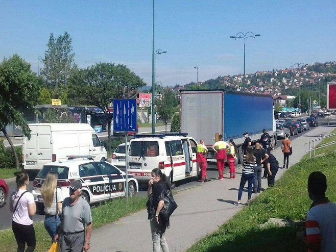 Migrant u kamionu, vrištao zbog vrućine
(Foto:radiosarajevo.ba) - 