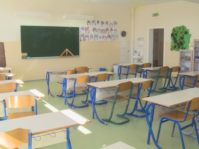 Škole imaju plan evakuacije; Pašić: Djeca ne smiju biti ničija politička meta