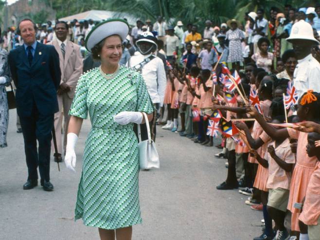 Posjeta kraljice Elizabete Barbadosu 1977. godine (Foto: news.sky.com) - 