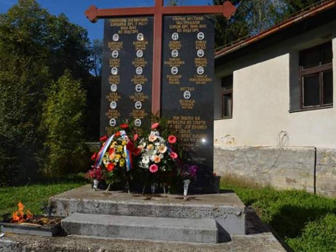U Podgori kod Lopara služen parastos poginulim borcima (Foto: semberija.info) - 