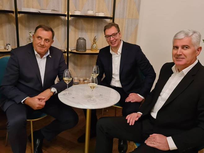 Dodik, Vučić i Čović (foto: instagram.com / buducnostsrbijeav) - 