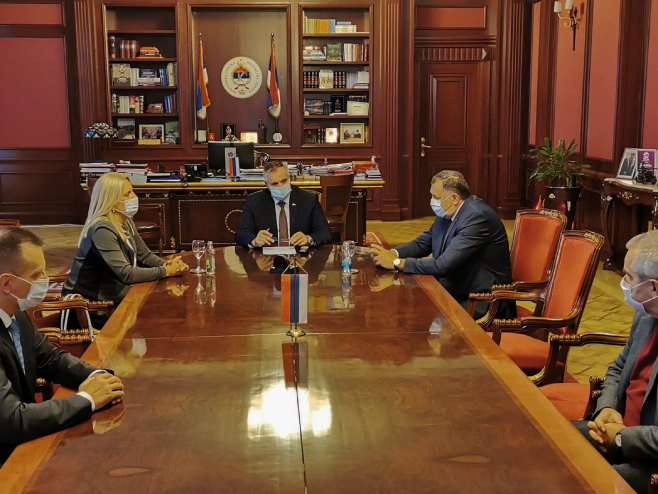 Sastanak u Vladi (foto:twiter-vladars) - 