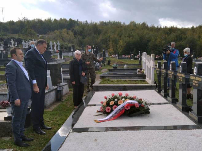 Dodik i Ćosić prisustvovali osveštanju spomenika - Foto: SRNA