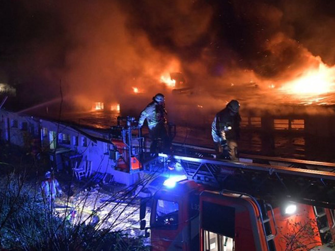 Požar u berlinskoj podzemnoj željeznici (foto:Twitter/NachtFloh) - 