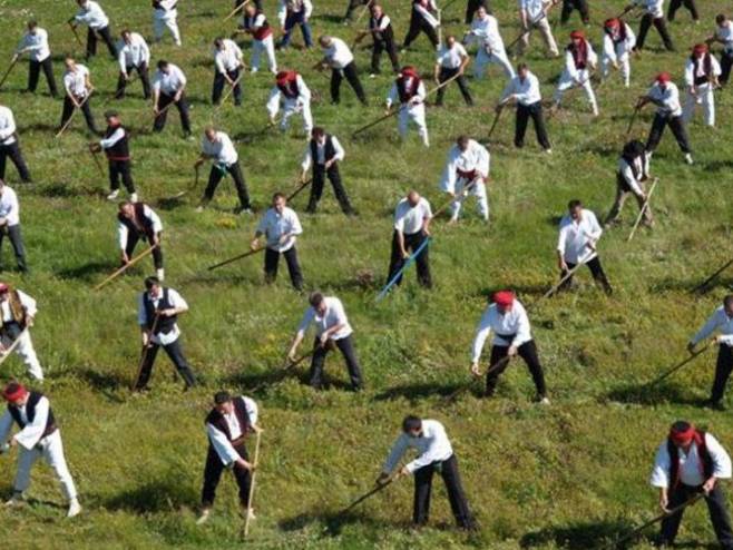 Kupreška kosidba (Foto: drukciji.ba) Kupreška kosidba (Foto: drukciji.ba) -
