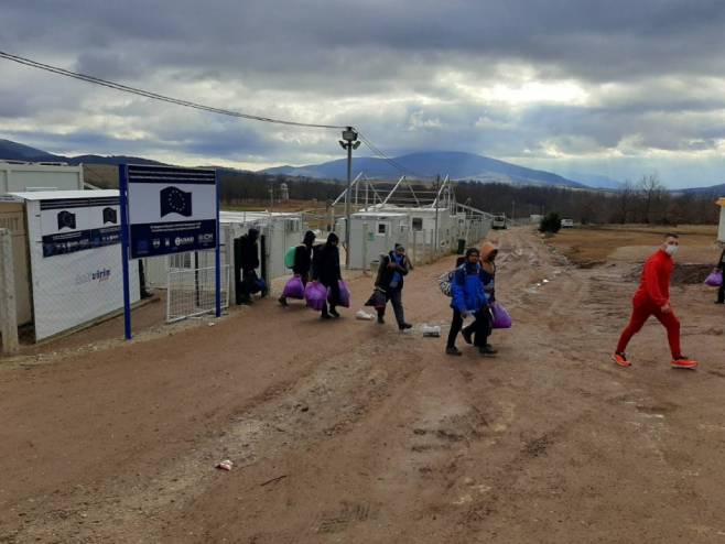 Migranti u kampu Lipa (foto: FENA) - 