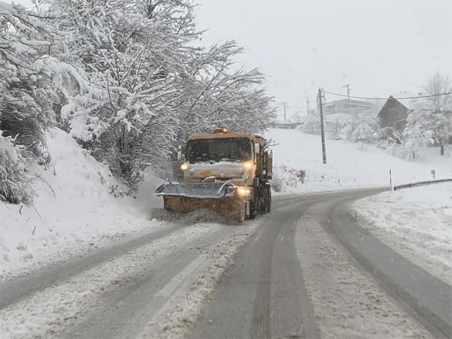 Čišćenje puteva - snijeg - Foto: klix.ba