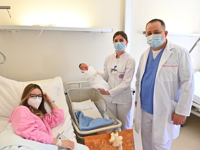 Prvorođena beba u Srpskoj - Foto: RTRS