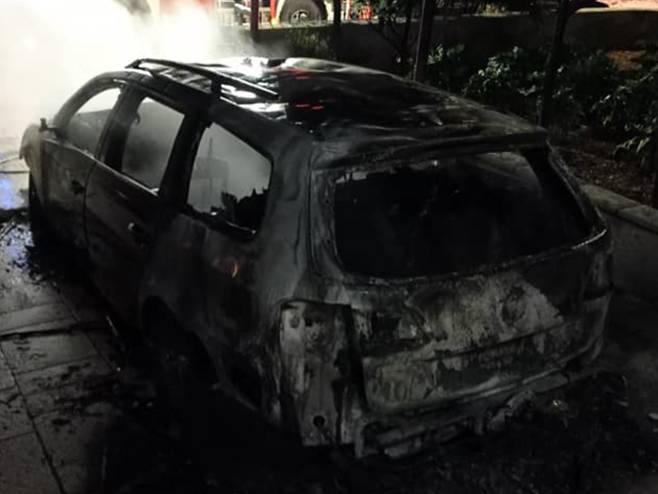 U Trebinju izbio požar na automobilu "pasat" - Foto: SRNA
