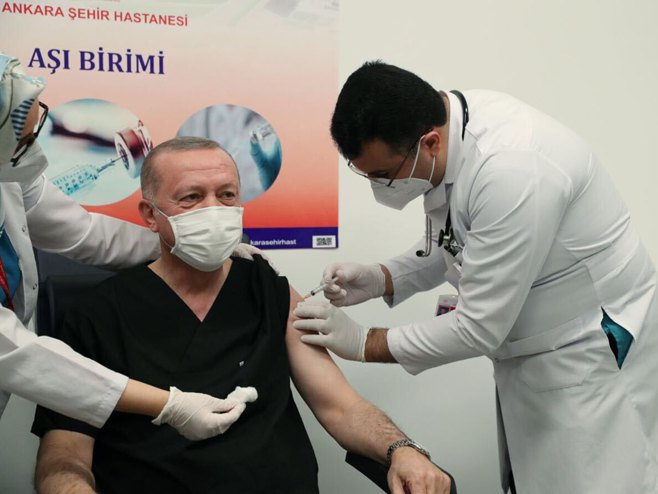 Erdogan primio vakcinu protiv kovida 19 - Foto: Twitter