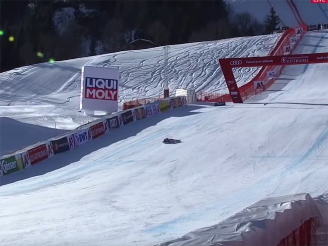 Švajcarski skijaš doživio težak pad - Foto: Screenshot/YouTube