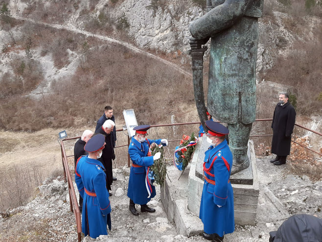 Položen vijenac na spomenik voždu Karađorđu - Foto: SRNA