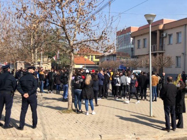Protesti srednjoškolaca u Gračanici - Foto: RTS