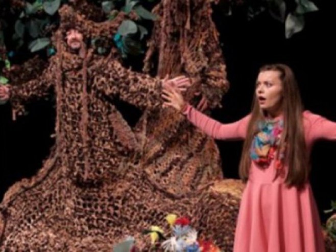 Predstava "Djevojčica i drvo" - 