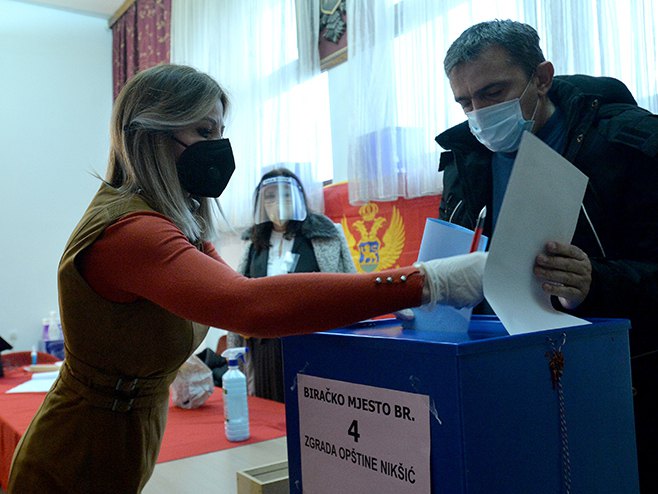 Izbori u Nikšiću (Foto: TANJUG/ZORAN ŽESTIĆ) - 