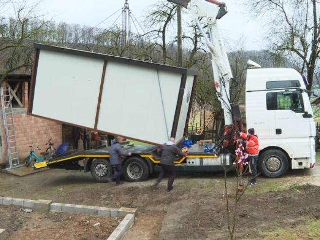 Dopremljen kontejner za Božu Kekića iz Bronzanog Majdana - Foto: RTRS