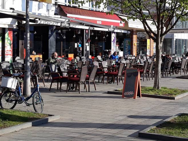 Banjaluka - bašta kafića - Foto: SRNA