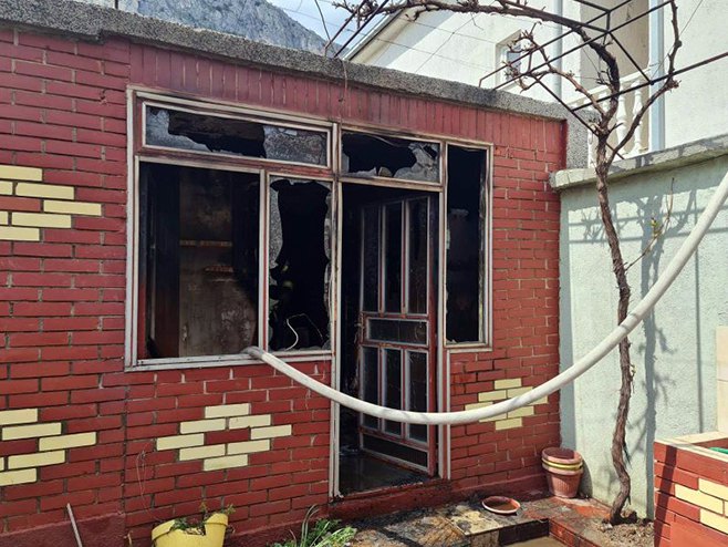 Zapaljena srpska kuća u Mostaru - Foto: SRNA