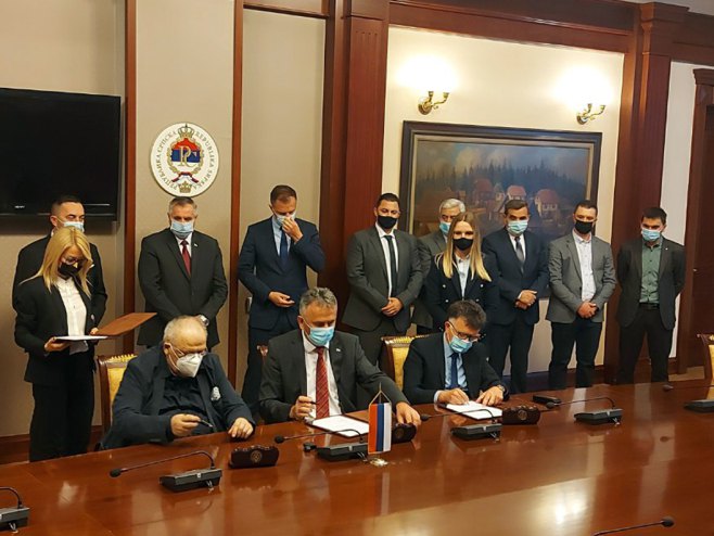 Topić,  Dakić i Stanković potpisali Ugovor - Foto: SRNA
