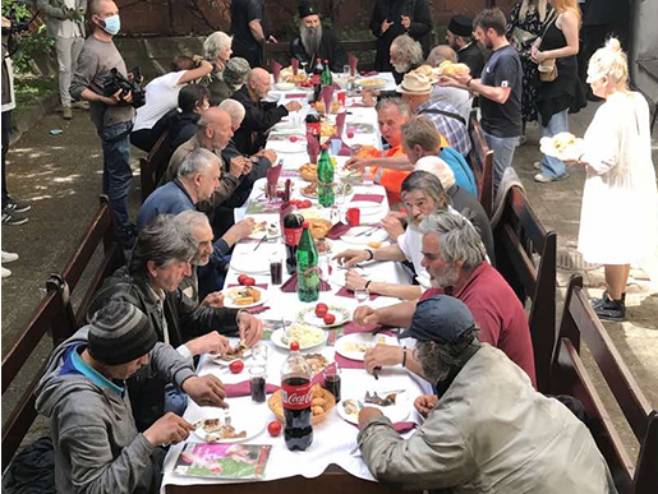 Ručak za beskućnike (Foto:spc.rs) - 