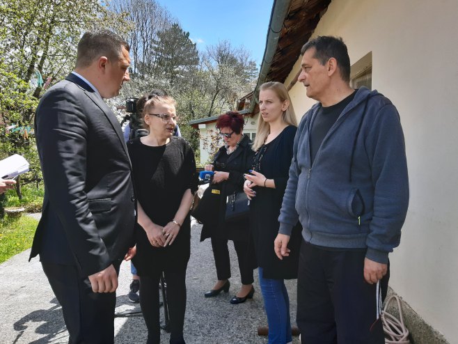 Miloš Lučić posjetio porodicu Kovačić - Foto: SRNA