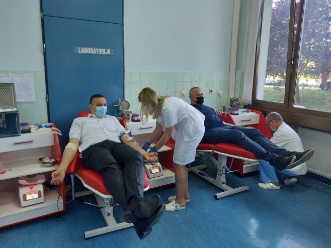 Akcija dobrovoljnog darivanja krvi radnika Gradske uprave Prijedor - Foto: RTRS