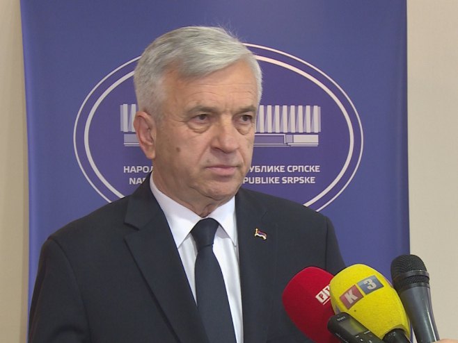 Čubrilović:  Јoš nije stigao zahtjev za posebnu sjednicu u vezi sa Vučićevom molbom