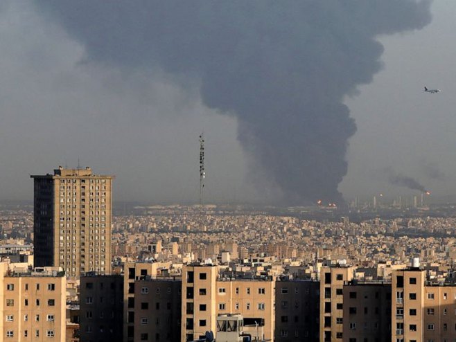 Požar u rafineriji u Teheranu (foto:Associated Press) - 