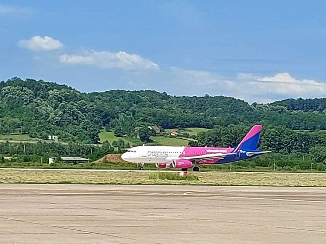 Slijetanje Vizer aviona na Aerodrom Banjaluka - Foto: RTRS