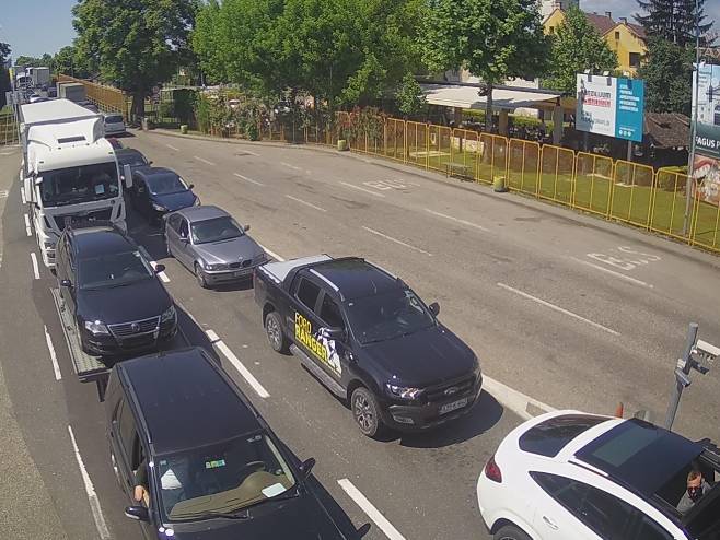 Granični prelaz Gradiška, gužva na ulazu u Republiku Srpsku (Foto: ams-rs.com) - 