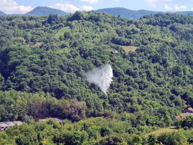 Helikopteri Vojske Srbije gase požar u čačanskoj "Slobodi" (foto: mod.gov.rs) - 