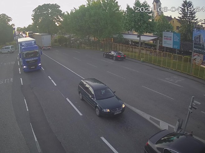 Granični prelaz Gradiška – ulaz u Srpsku (foto: AMS RS) - 